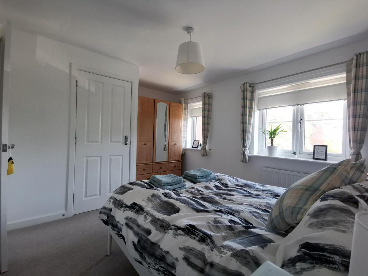 2 Bedroom House With Free Parking 莱姆里吉斯 外观 照片