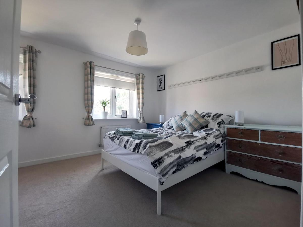 2 Bedroom House With Free Parking 莱姆里吉斯 外观 照片