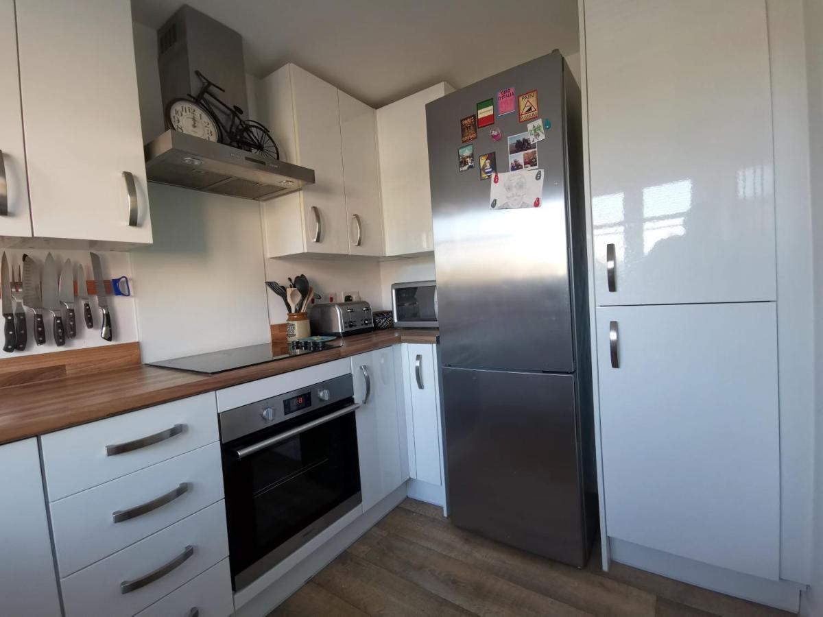 2 Bedroom House With Free Parking 莱姆里吉斯 外观 照片
