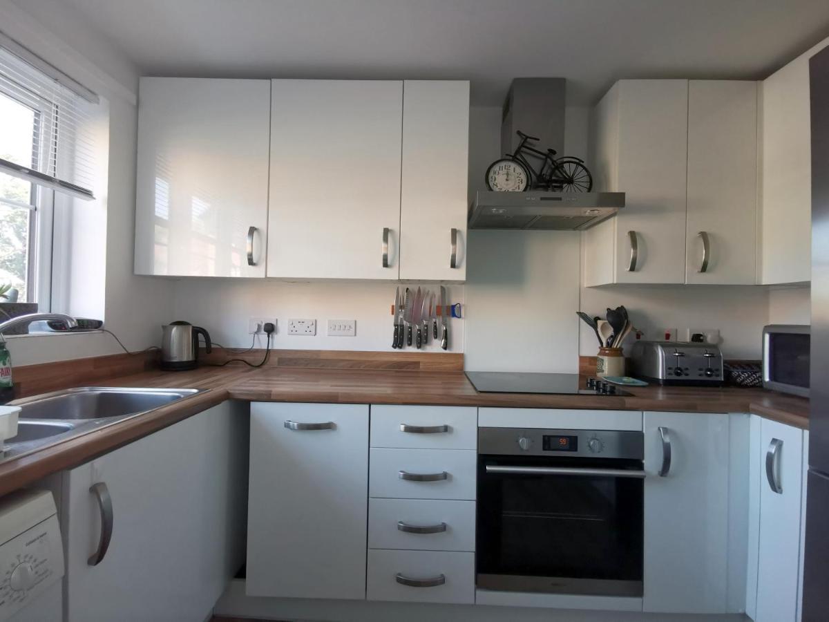 2 Bedroom House With Free Parking 莱姆里吉斯 外观 照片